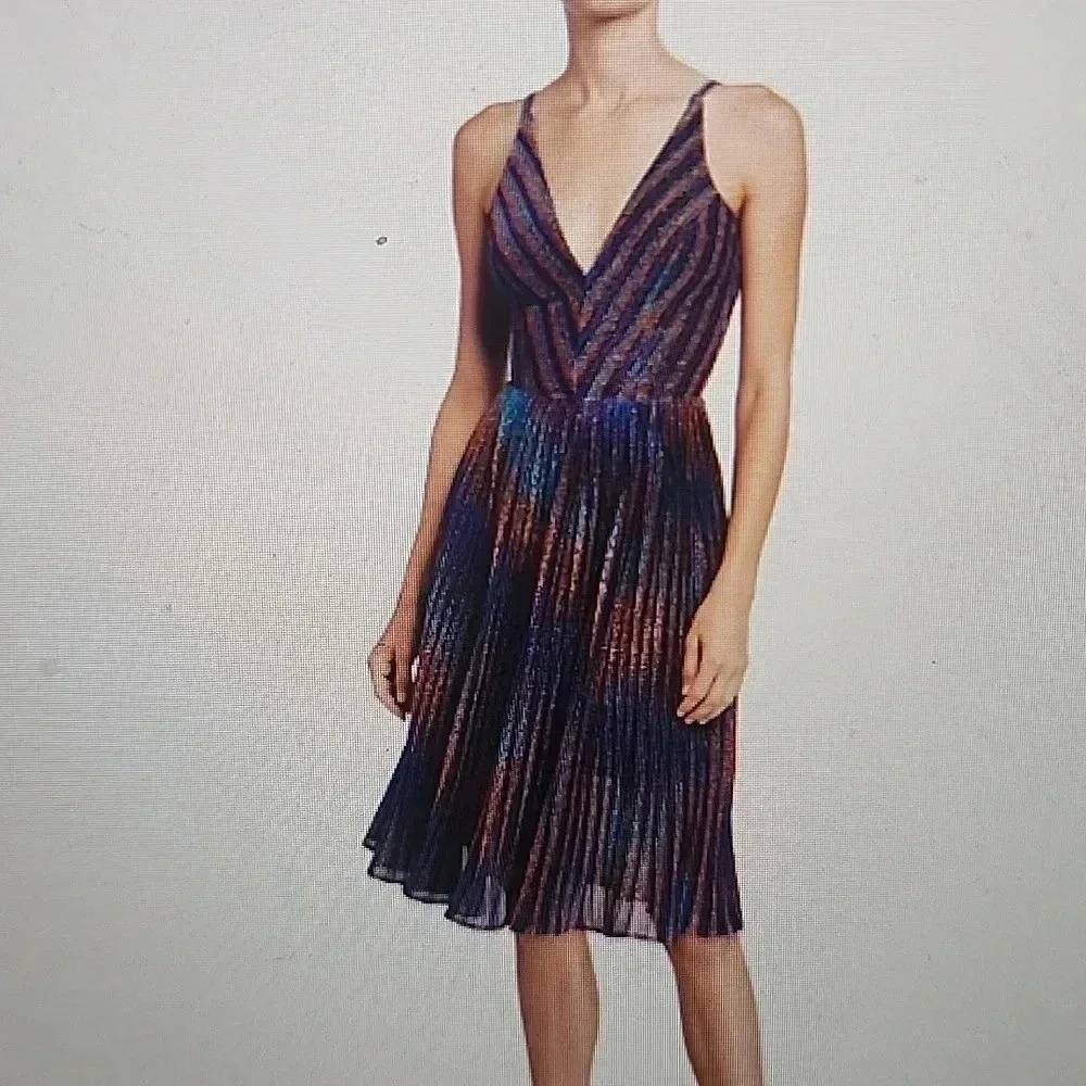 DRESS THE POPULATION HALEY METALLIC STRIPED V-NECK PLEADED DRESS SIZE XS